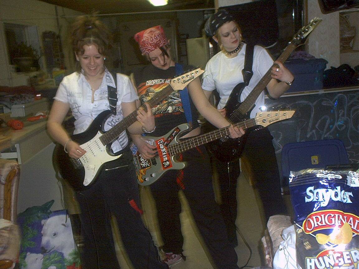 carlyjuicebugguitarz.jpg